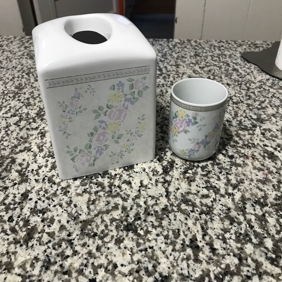Saturday Knight Ltd. Floral 2 Piece Bathroom Set - Picture 1 of 4